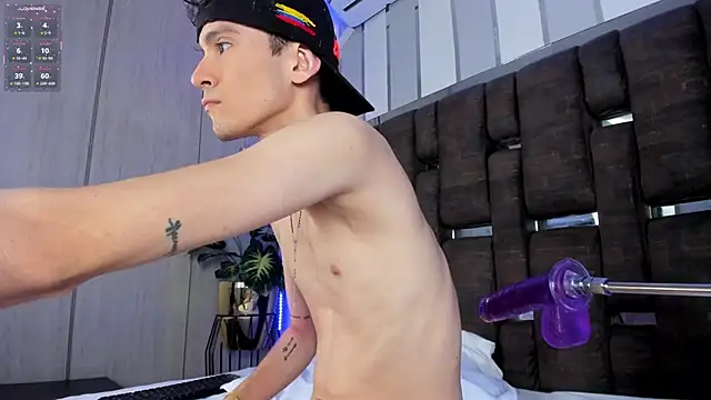 ValentinoMoreti online show from September 26, 2025, 2:24 pm