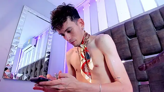 Snapshot of ValentinoMoreti chatting on December 5, 2025, 5:50 am ValentinoMoreti online show from December 5, 2025, 5:50 am