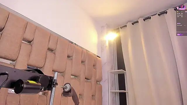 ValentinoMoreti online show from October 9, 2025, 3:34 pm