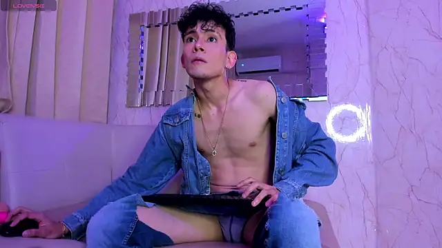 ValentinoMoreti online show from March 13, 2025, 5:00 am