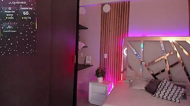 Snapshot of sweetviolet__ chatting on September 14, 2025, 12:38 pm sweetviolet online show from September 14, 2025, 12:38 pm