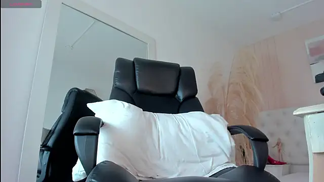 CHANELL 11INCHES online show from March 21, 2025, 8:29 pm