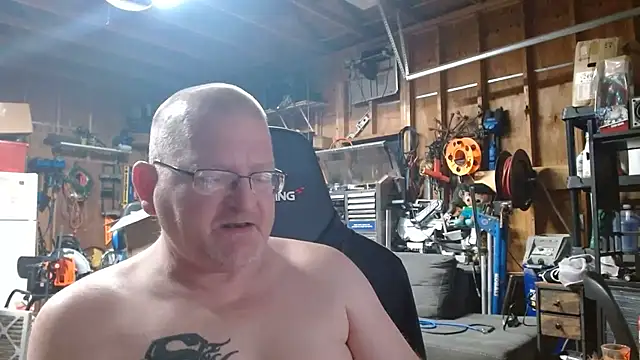 Randomoldguy615 online show from March 7, 2026, 4:41 am