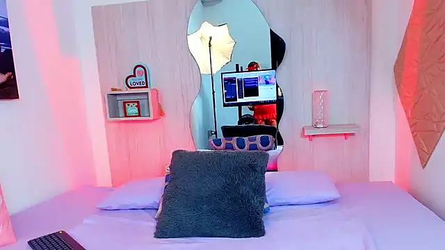 ZaraRousse online show from October 9, 2025, 3:29 am