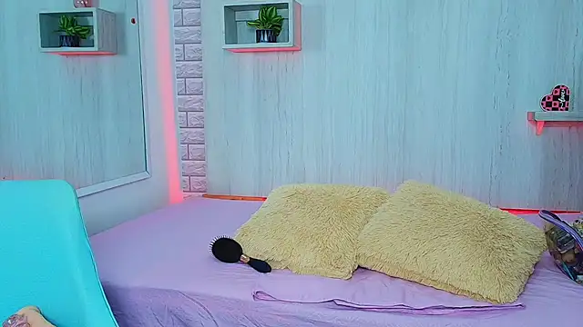 ZaraRousse online show from September 13, 2025, 3:06 am