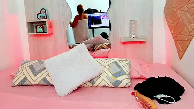 ZaraRousse online show from September 11, 2025, 3:06 am