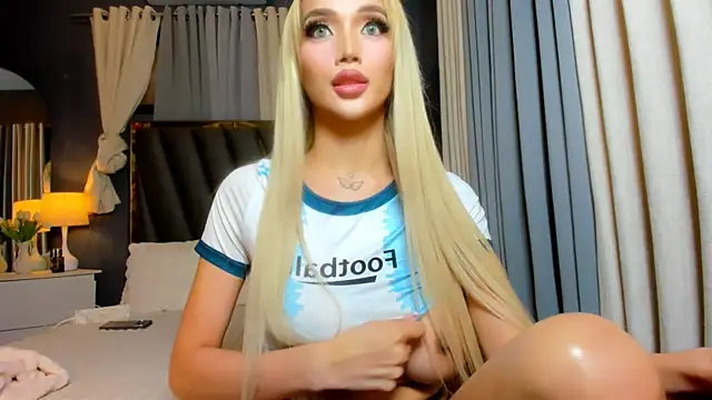 Snapshot of KylieSonique chatting on June 3, 2026, 2:34 am KylieSonique online show from June 3, 2026, 2:34 am