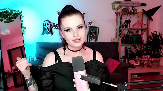 Della Ideal online show from October 26, 2025, 5:57 pm