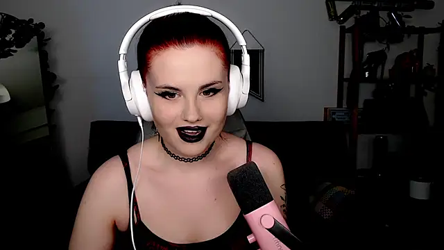 Della Ideal online show from November 8, 2025, 6:00 pm