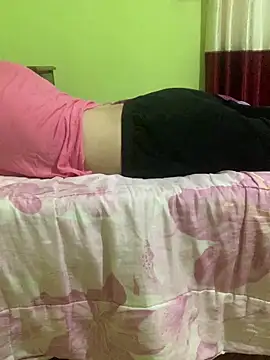 Femboylili online show from September 19, 2025, 3:27 pm