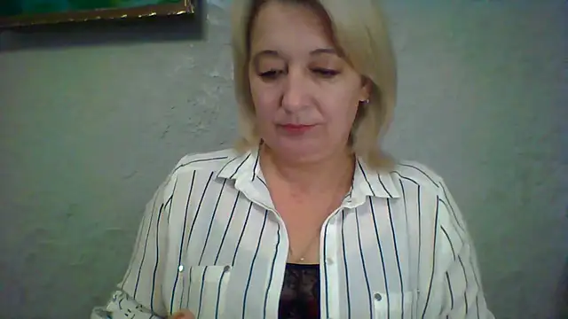 ArielXLoveresss online show from June 2, 2026, 9:42 am