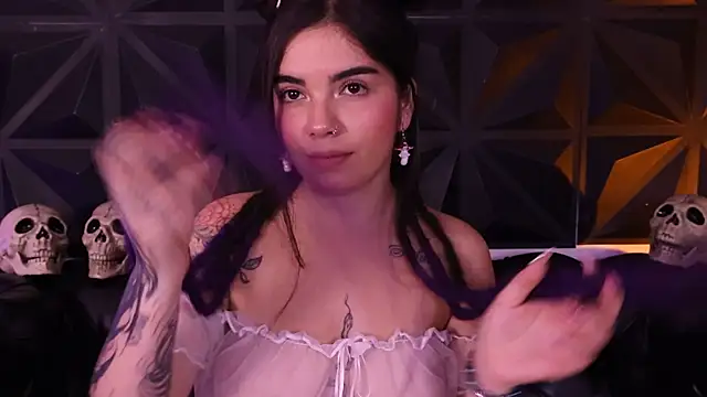 Snapshot of DaphneGlas chatting on October 25, 2025, 12:50 pm DaphneGlas online show from October 25, 2025, 12:50 pm