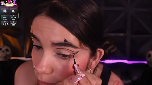 Snapshot of DaphneGlas chatting on October 31, 2025, 1:08 pm DaphneGlas online show from October 31, 2025, 1:08 pm