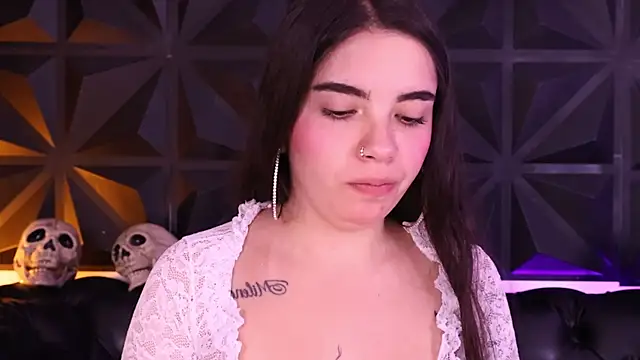 Snapshot of DaphneGlas chatting on October 24, 2025, 12:59 pm DaphneGlas online show from October 24, 2025, 12:59 pm