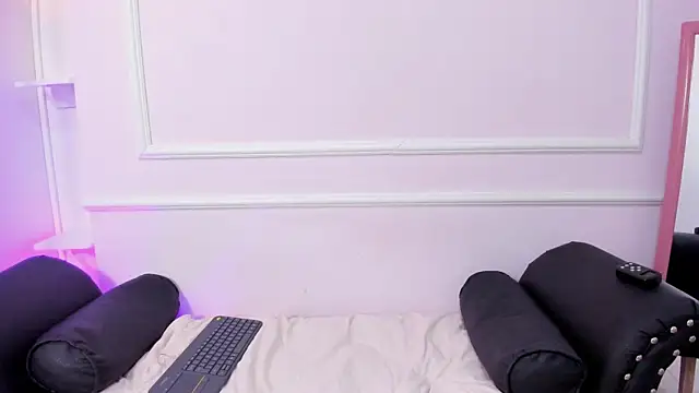 Snapshot of DaphneGlas chatting on March 14, 2025, 6:53 am DaphneGlas online show from March 14, 2025, 6:53 am