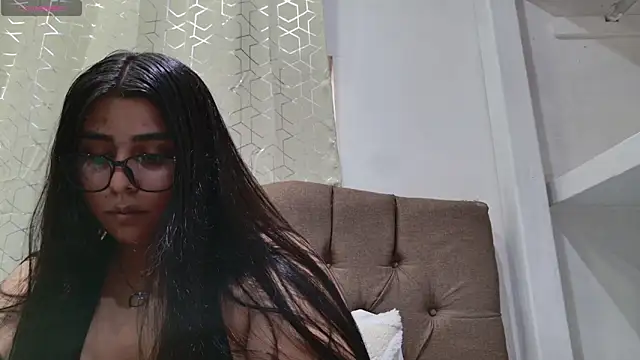 virginbrunette99 online show from November 21, 2025, 7:35 pm