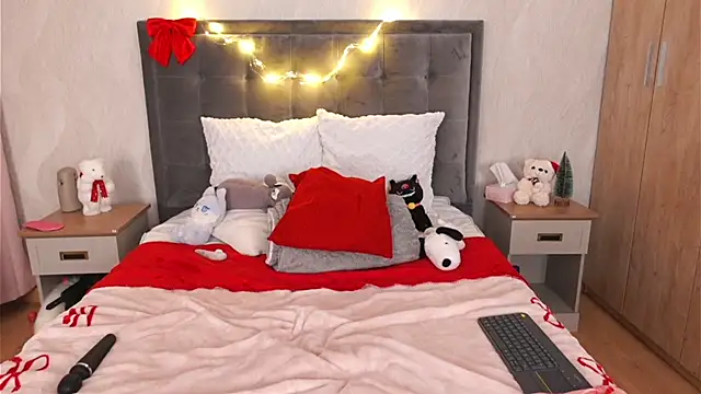 DaliaCruz online show from December 1, 2025, 8:21 pm