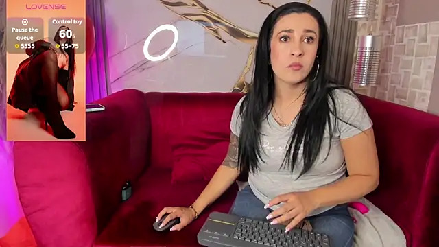 Bella williamss  online show from November 25, 2025, 8:42 pm