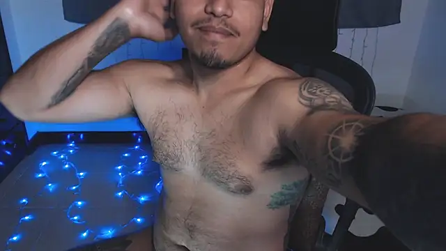 Snapshot of maxflurry_ chatting on May 11, 2026, 8:16 am maxflurry online show from May 11, 2026, 8:16 am