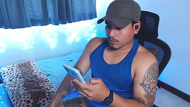 Snapshot of maxflurry_ chatting on February 20, 2026, 6:43 pm maxflurry online show from February 20, 2026, 6:43 pm