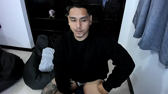 maxflurry  online show from March 6, 2025, 5:03 am