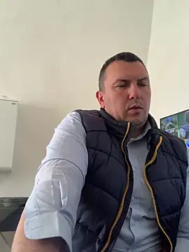 Snapshot of Mike8523 chatting on April 21, 2026, 9:38 am Mike8523 online show from April 21, 2026, 9:38 am