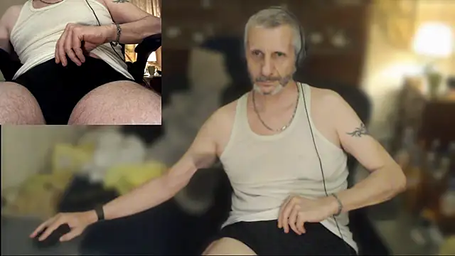 maxdaddy690 online show from May 18, 2026, 10:25 pm