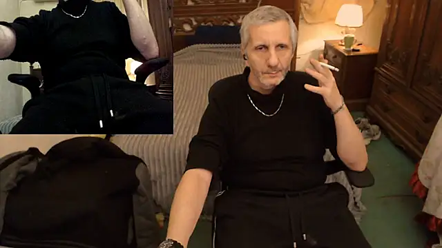 maxdaddy690 online show from November 26, 2025, 10:10 pm