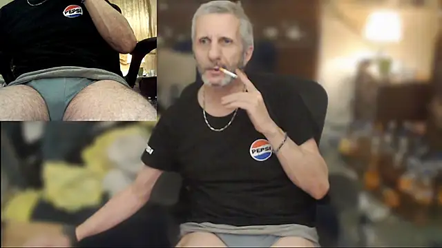 maxdaddy690 online show from June 17, 2026, 12:32 am