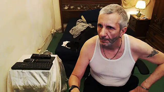 maxdaddy690 online show from October 5, 2025, 8:43 pm