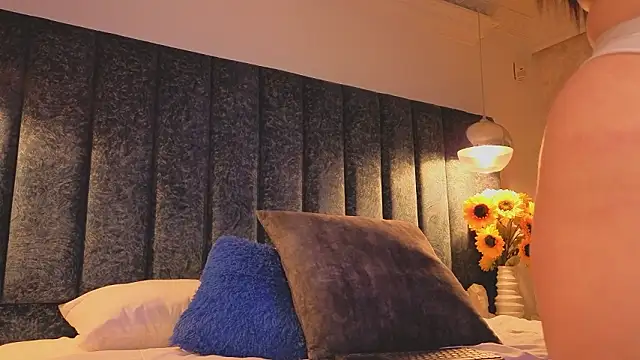 Ariannaa Suarez1 online show from March 18, 2026, 7:37 pm