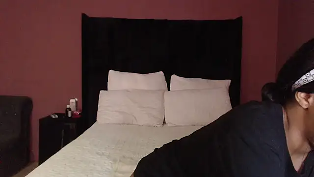 xMiAmor online show from April 21, 2026, 8:43 am