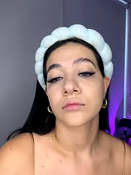 MiiaParker6972 online show from September 18, 2025, 9:51 pm