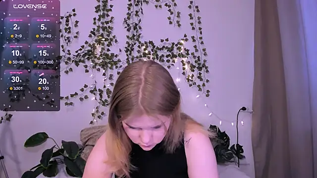 Snapshot of LaseyMoon chatting on March 21, 2025, 4:06 am LaseyMoon online show from March 21, 2025, 4:06 am