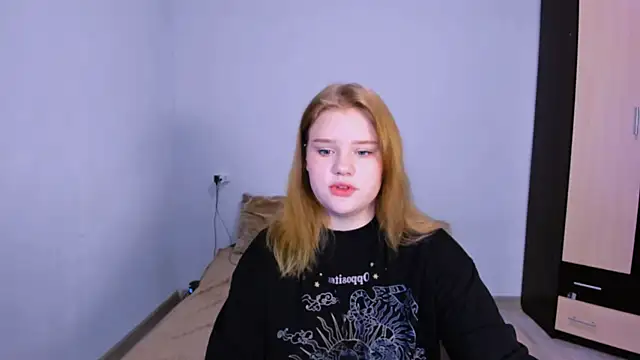 Snapshot of LaseyMoon chatting on November 27, 2025, 1:50 am LaseyMoon online show from November 27, 2025, 1:50 am