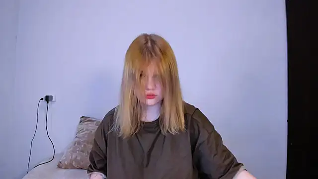 Snapshot of LaseyMoon chatting on October 29, 2025, 10:52 pm LaseyMoon online show from October 29, 2025, 10:52 pm