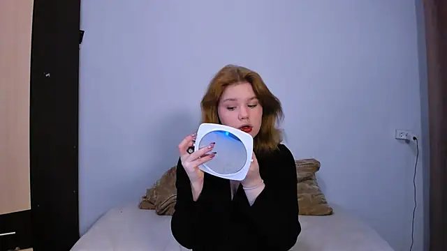 Snapshot of LaseyMoon chatting on September 15, 2025, 1:39 am LaseyMoon online show from September 15, 2025, 1:39 am