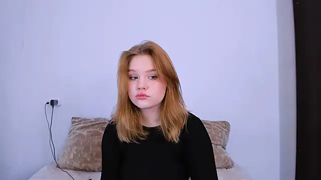 Snapshot of LaseyMoon chatting on October 26, 2025, 2:23 am LaseyMoon online show from October 26, 2025, 2:23 am