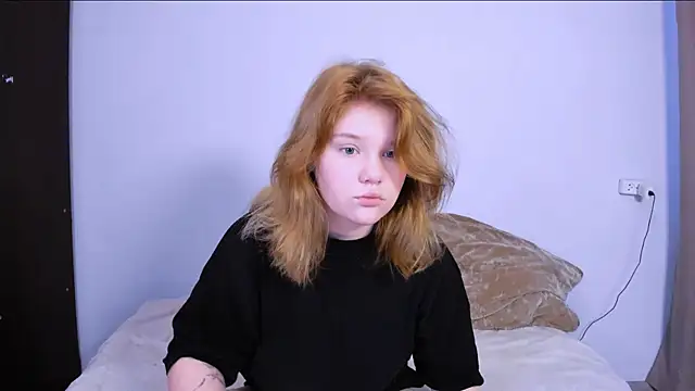 Snapshot of LaseyMoon chatting on September 9, 2025, 1:59 am LaseyMoon online show from September 9, 2025, 1:59 am