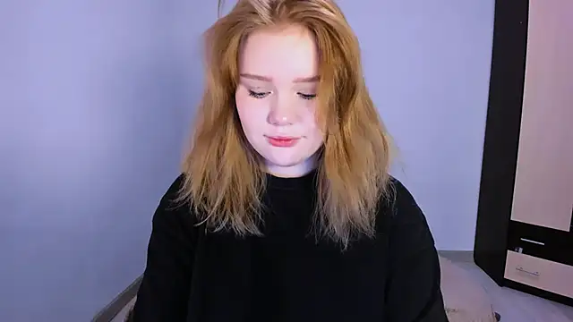 Snapshot of LaseyMoon chatting on November 12, 2025, 5:22 am LaseyMoon online show from November 12, 2025, 5:22 am