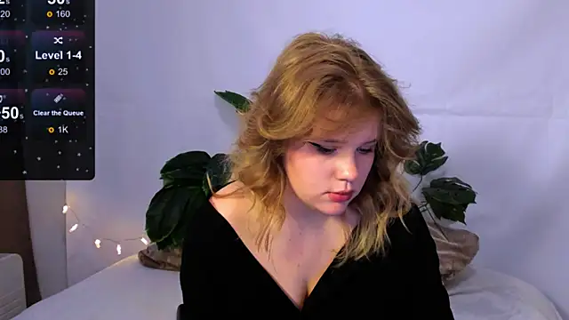 Snapshot of LaseyMoon chatting on March 2, 2025, 4:17 am LaseyMoon online show from March 2, 2025, 4:17 am