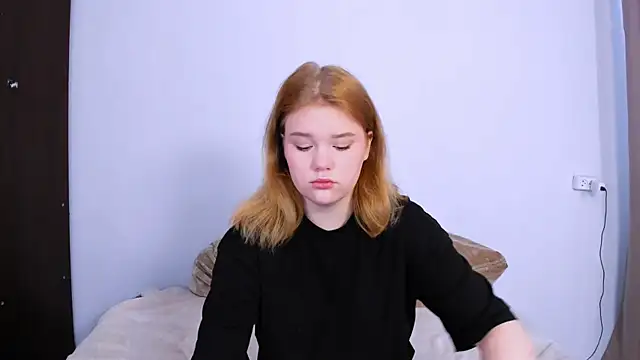 Snapshot of LaseyMoon chatting on September 10, 2025, 1:26 am LaseyMoon online show from September 10, 2025, 1:26 am