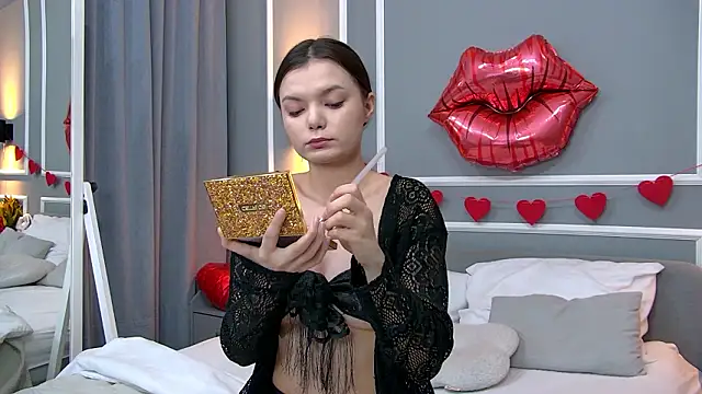 AsterQuinn online show from March 11, 2026, 12:54 pm