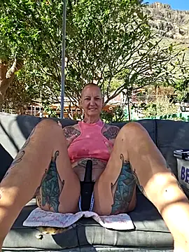 Emma Milf25 online show from February 12, 2026, 11:10 am