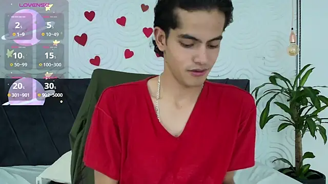 Snapshot of Maximoherrera_16 chatting on May 13, 2026, 12:23 pm Maximoherrera 16 online show from May 13, 2026, 12:23 pm