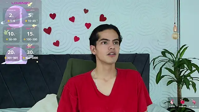 Snapshot of Maximoherrera_16 chatting on May 5, 2026, 12:19 pm Maximoherrera 16 online show from May 5, 2026, 12:19 pm
