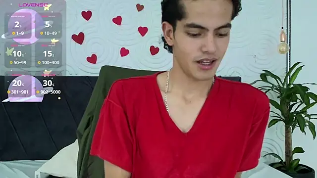 Snapshot of Maximoherrera_16 chatting on April 18, 2026, 1:24 pm Maximoherrera 16 online show from April 18, 2026, 1:24 pm