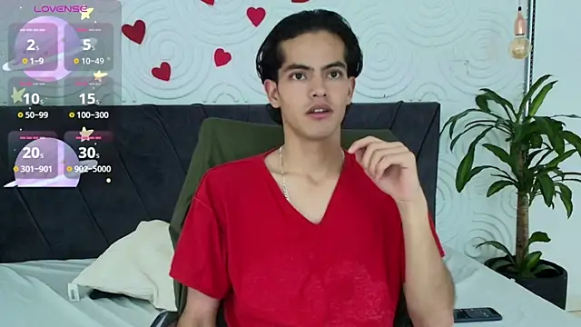 Snapshot of Maximoherrera_16 chatting on May 6, 2026, 12:20 pm Maximoherrera 16 online show from May 6, 2026, 12:20 pm