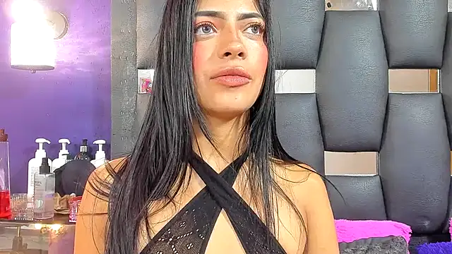 EMYCLARK01 online show from January 18, 2026, 11:30 pm