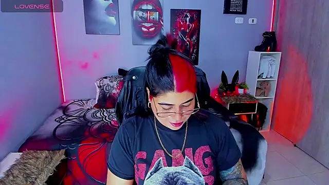 Veronika metal online show from September 25, 2025, 6:03 pm